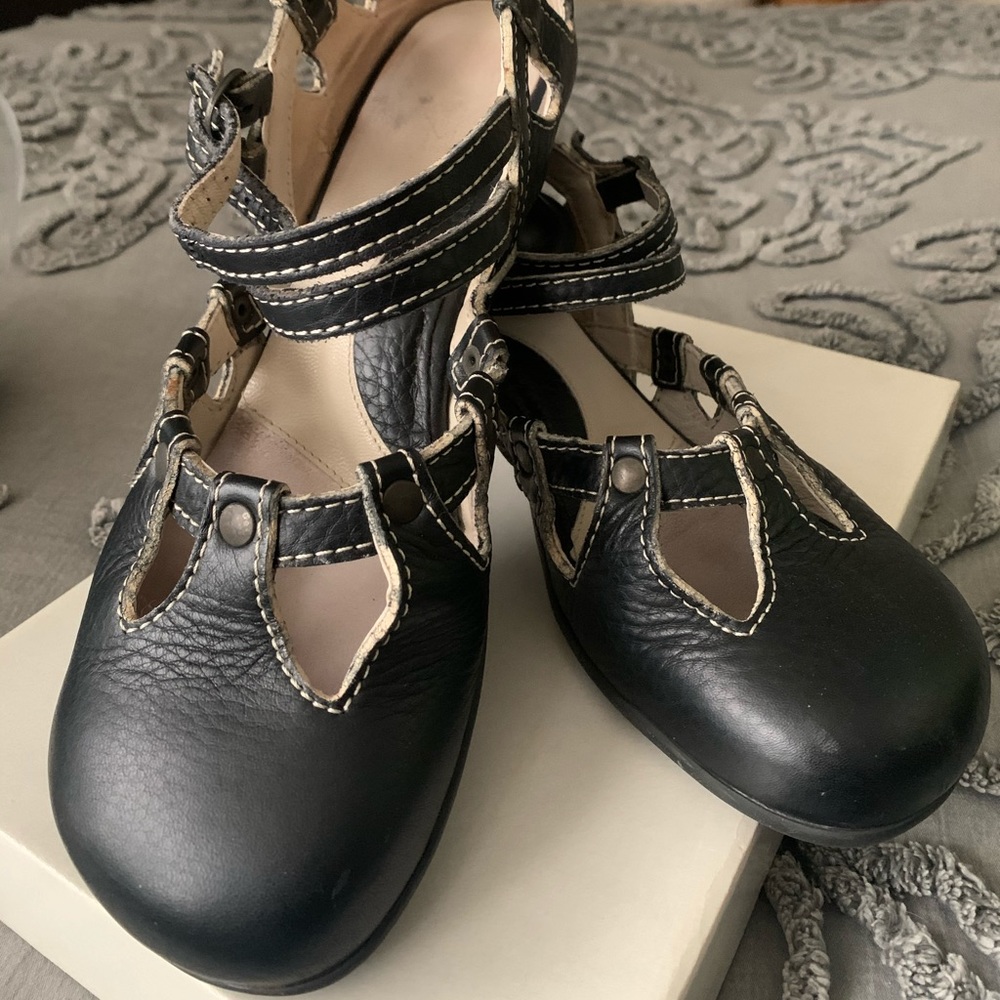 John Fluevog Aria black leather 2” heels